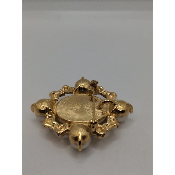 Vintage Gold Tone Cameo Brooch/Pendant With Simulated Pearls - Picture 7 of 13
